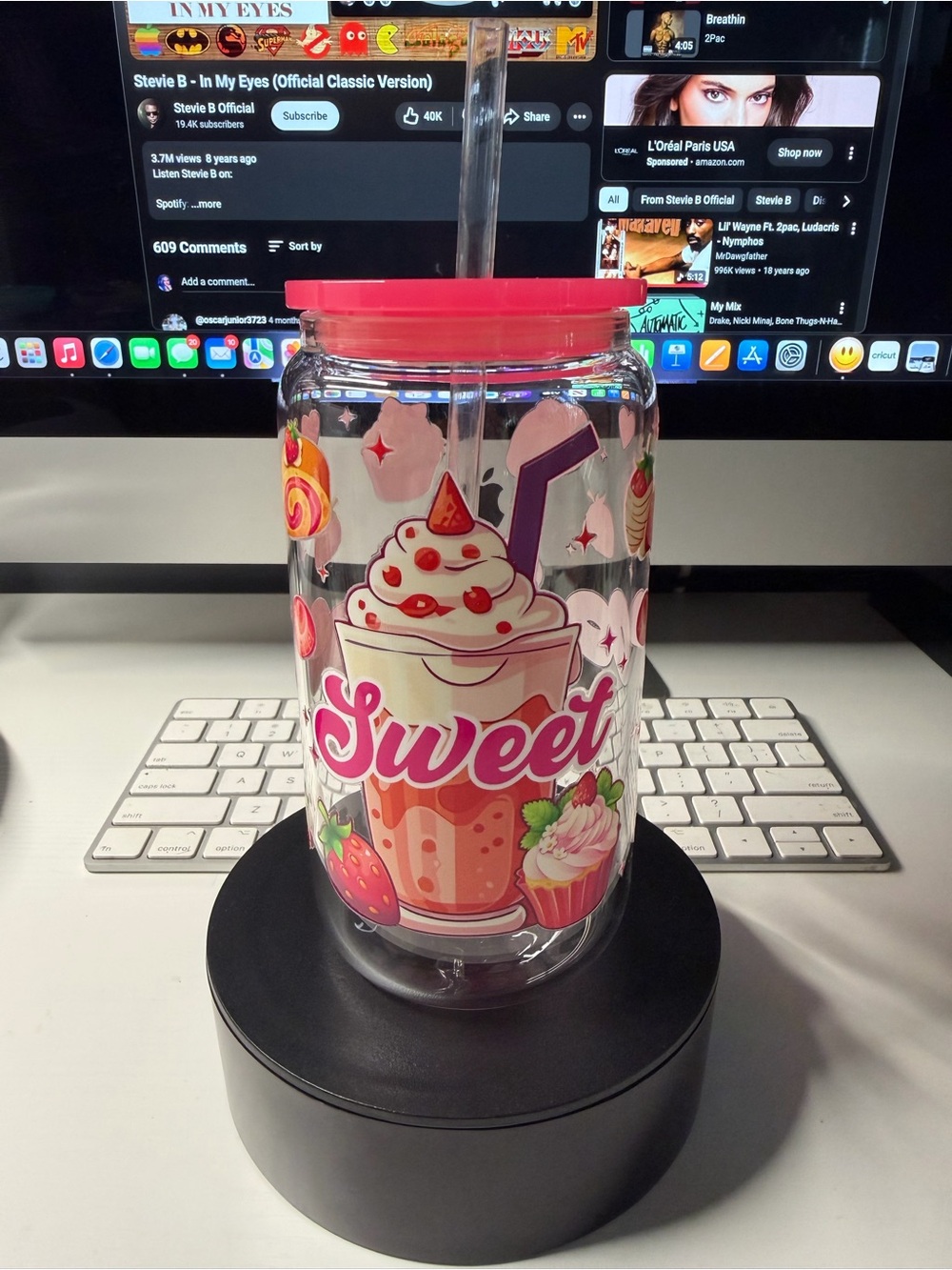 Sweet Dessert Theme Glass Tumbler With Pink Lid And Straw.